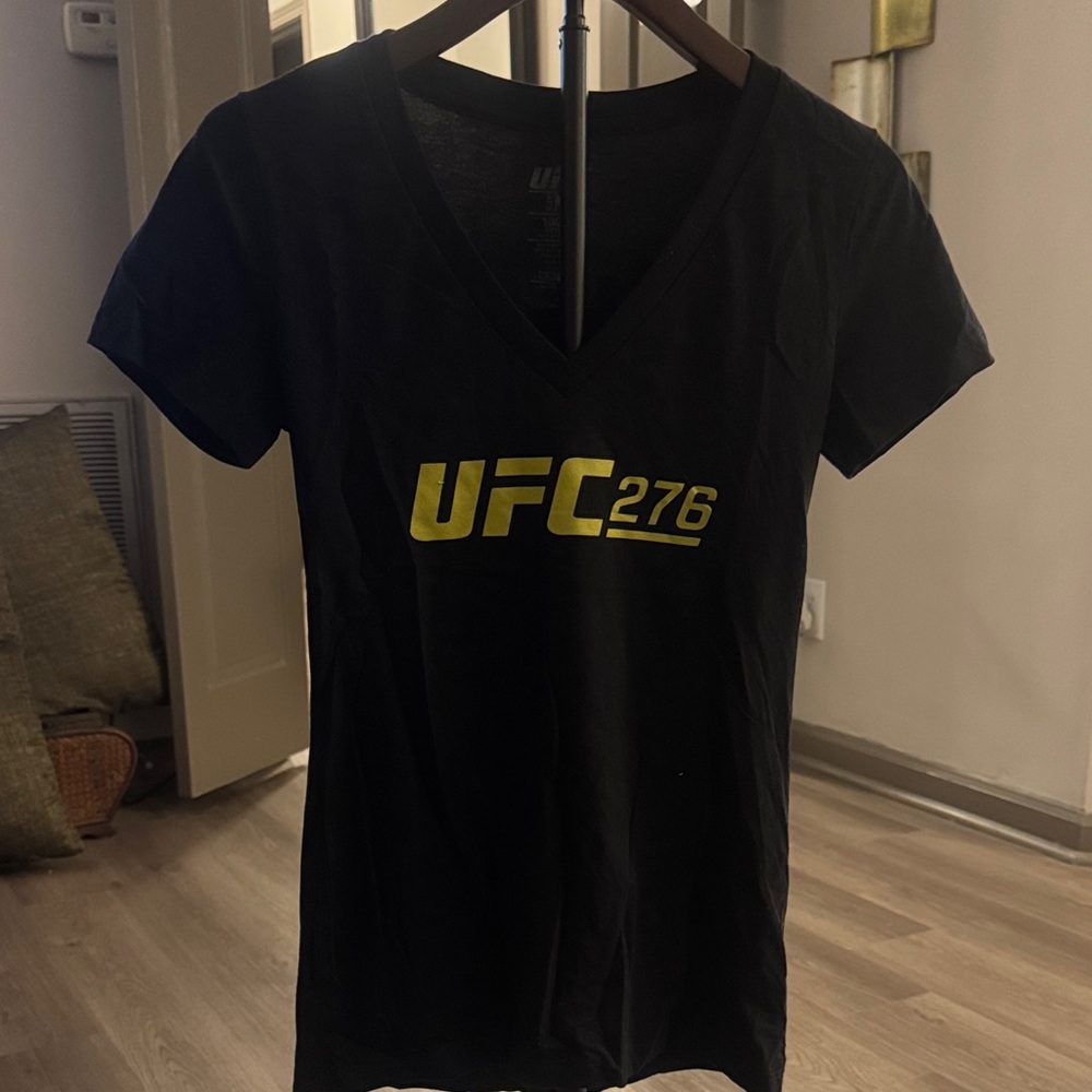 🔥UFC 276 Women's Black V-Neck Tee🔥 BRAND NEW WITH OUT TAGS ❣️